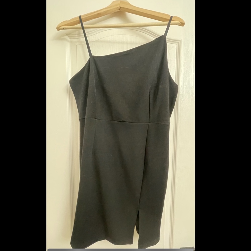 Medium Black Off Centered Bodycon Dress w Slit